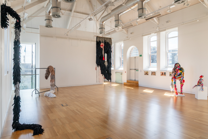 Charlas de artistas | Artistas y curadora de Soft Surge conversan en la Galería Luan